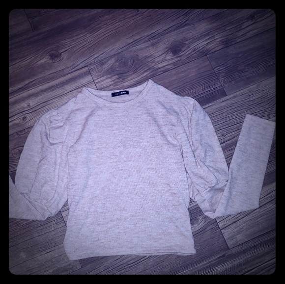 Cream Color 🍦 Crop Top with Arm Detailing 💪 👌 - Picture 1 of 6